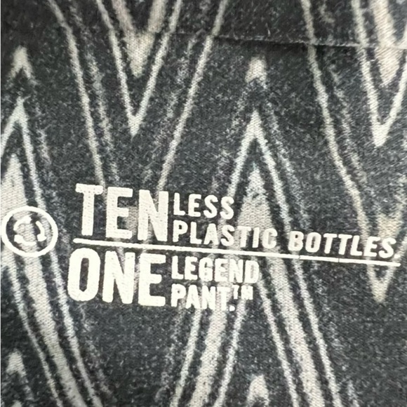 Nike Black and White Dri-FIT Leggings - Picture 5 of 7